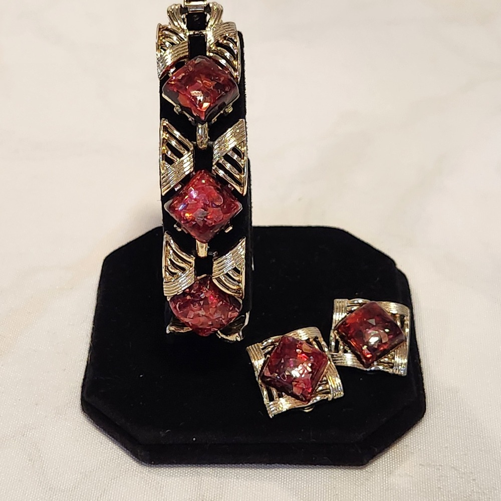 Vintage Coro Goldtone & Red Lucite Confetti Rhinestone Bracelet Earring Set
